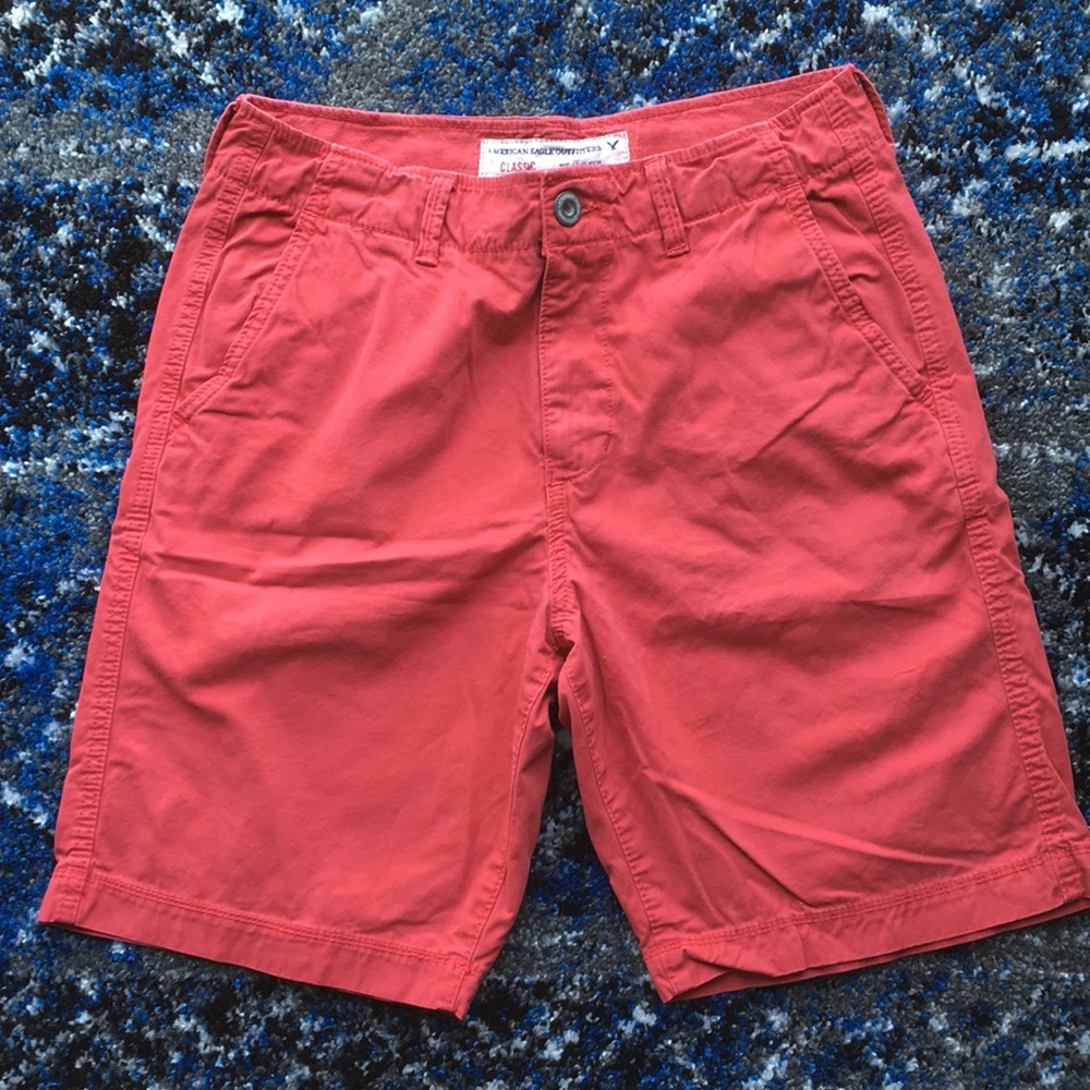 🦅 AEO classic red shorts fair condition 31